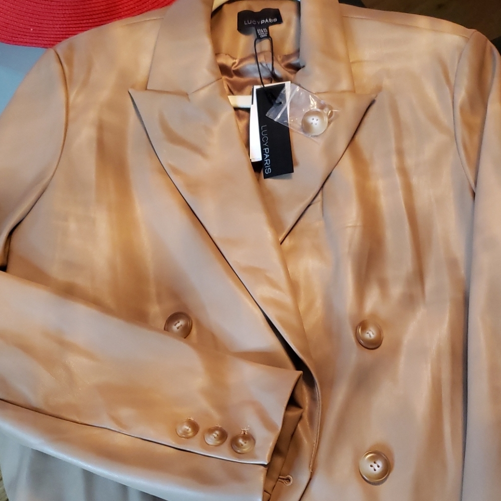 Vegan leather cropped jacket,  absolutely no rips